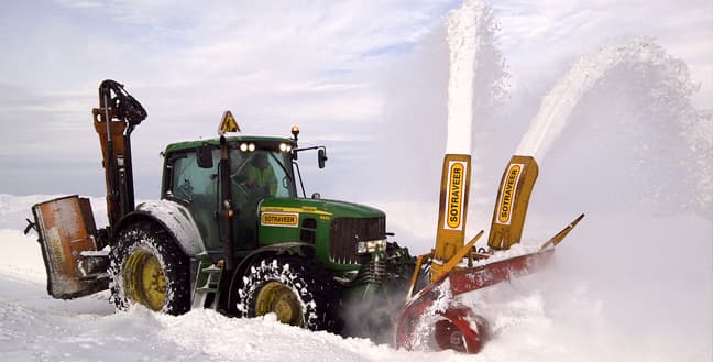 Engin SOTRAVEER en intervention de déneigement